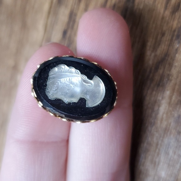 Tiny cameo beautiful woman cabochon for crafters - Picture 1 of 2